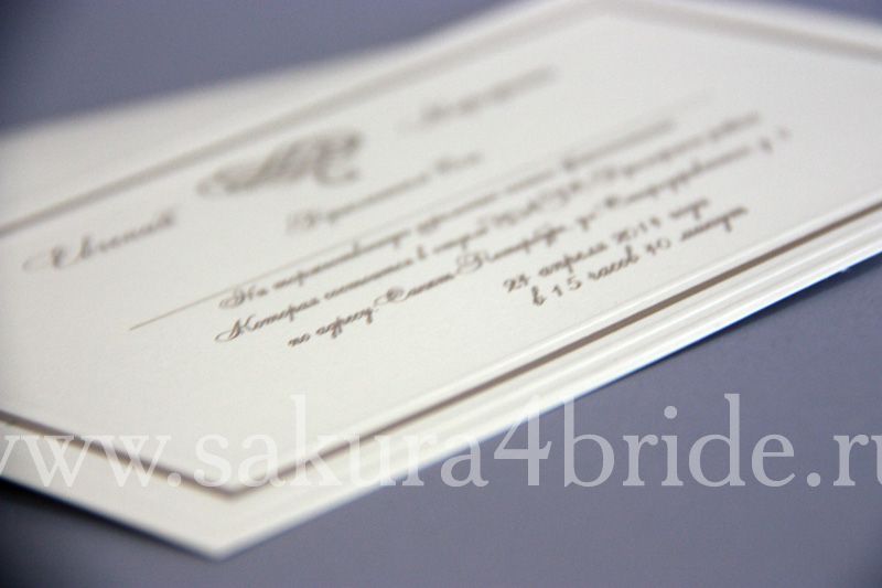 Свадебные приглашения САКУРА - Классическое приглашение с рамкой, выполненной с помощью блинтового тиснения