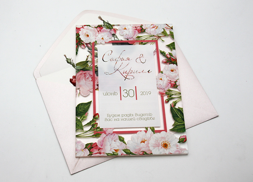 Прозрачные приглашения на свадьбу на стекле - Рамка из розовых цветов