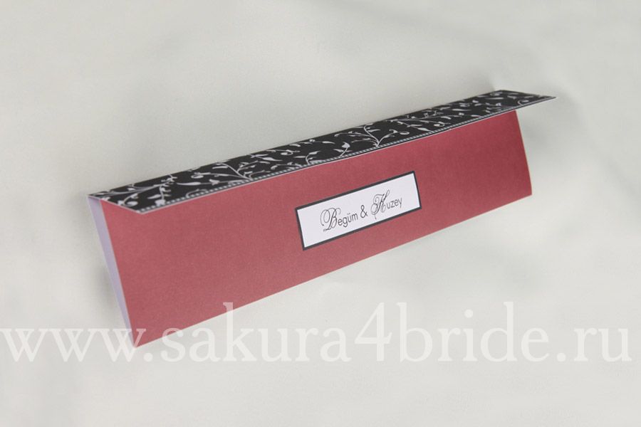 Свадебные приглашения Erdem - Оригинальное приглашение в бордовых и черных цветах с белым рисунком, в виде сложенного конверта