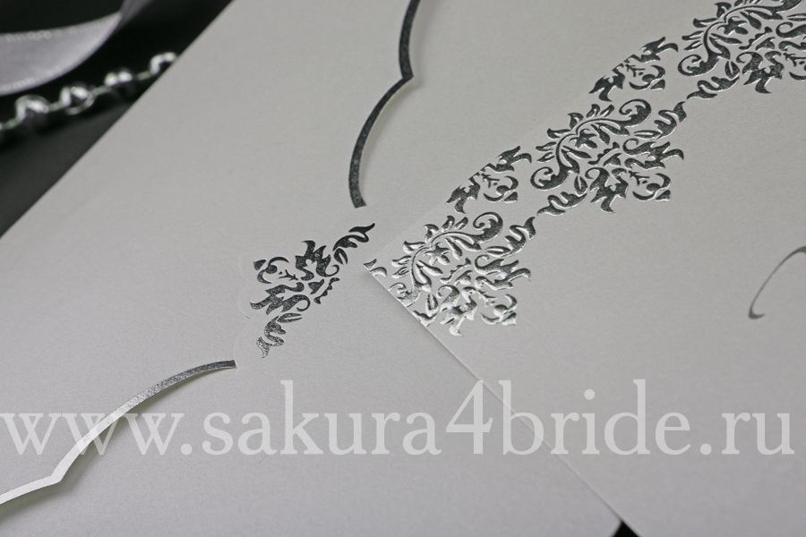 Свадебные приглашения Кристал - классическое приглашение в белом цвете с серебряными узорами