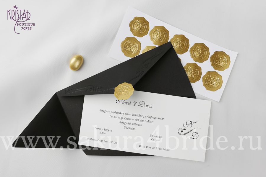Свадебные приглашения Кристал - строгое черное приглашение с золотой печатью