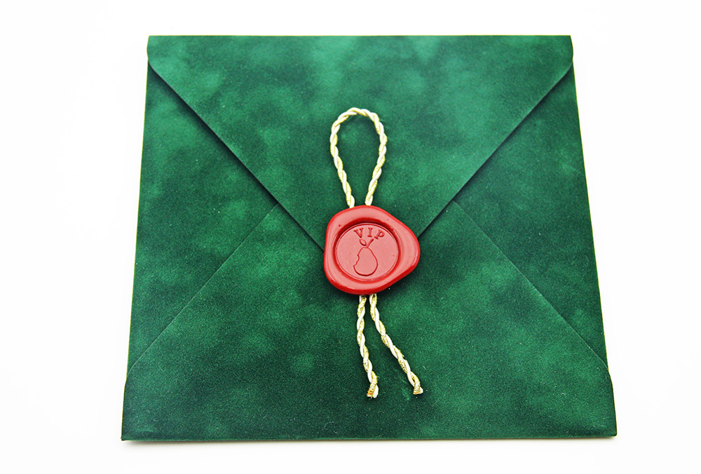 Конверт для приглашения - Темно-зеленый бархатный конверт с сургучной печатью