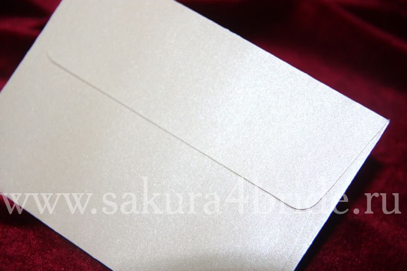 Конверты САКУРА - Конверт из перламутровой белой дизайнерской бумаги с прямоугольным клапаном с округлыми краями